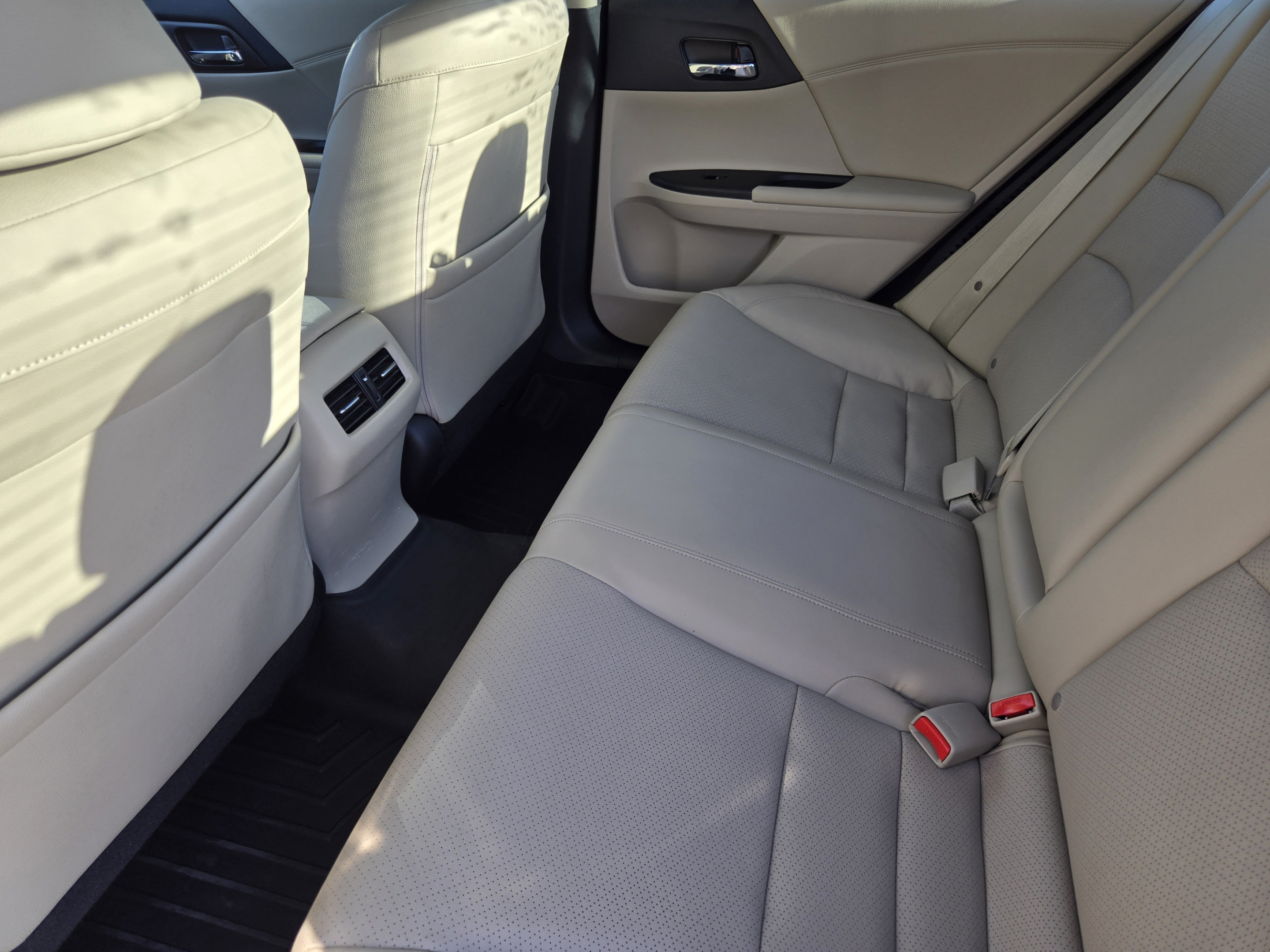Used 2015 Honda Accord Touring image 28