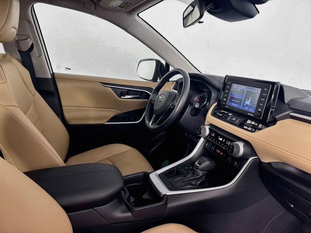 Used 2021 Toyota RAV4 XLE Premium image 35