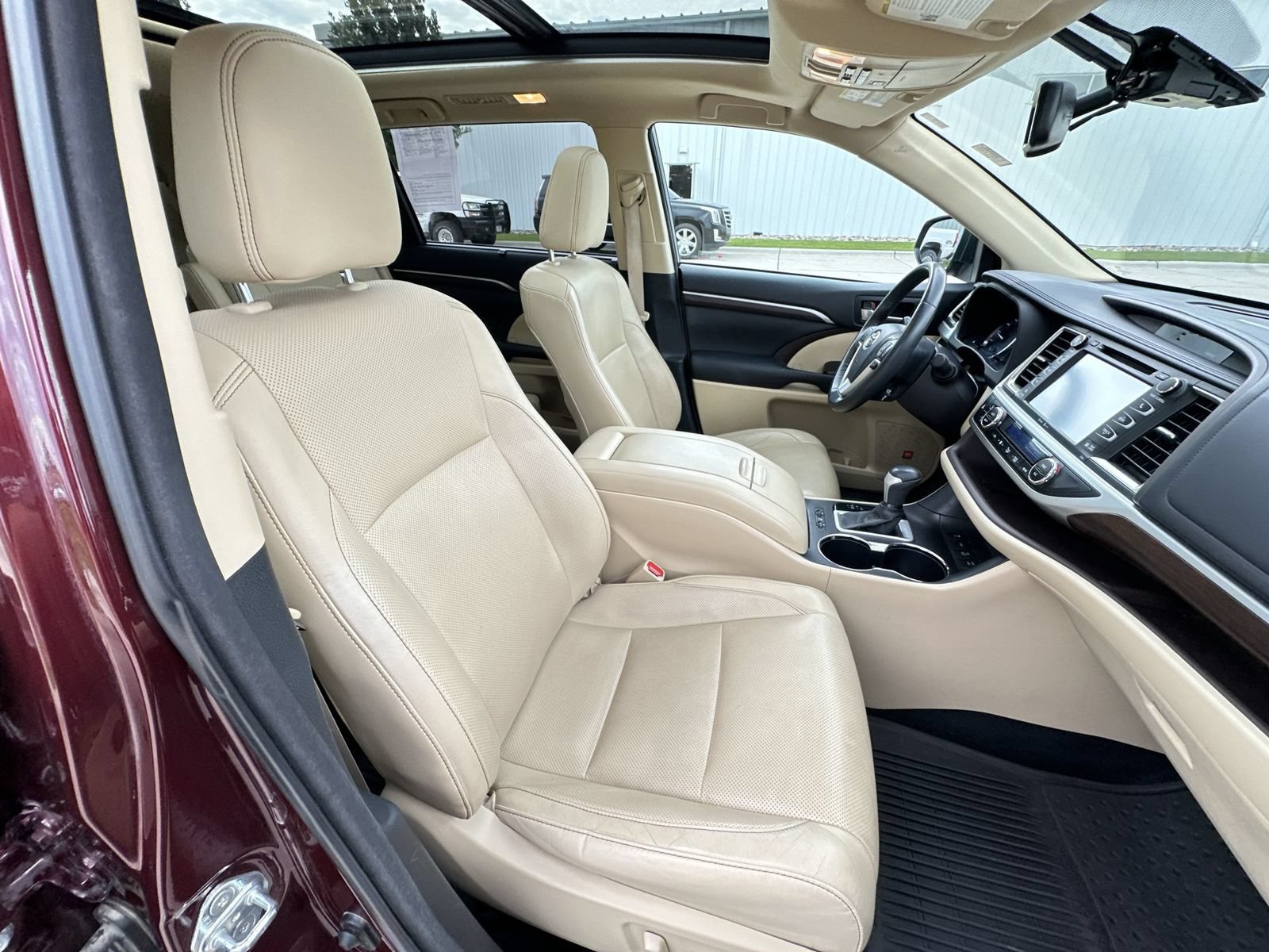 Used 2015 Toyota Highlander Limited Platinum AWD/4WD image 28