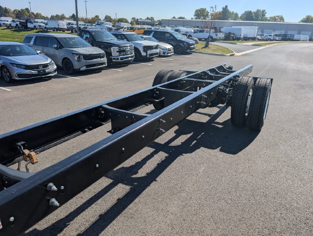New 2027 Ford F750 2WD Regular Cab Super Duty image 9