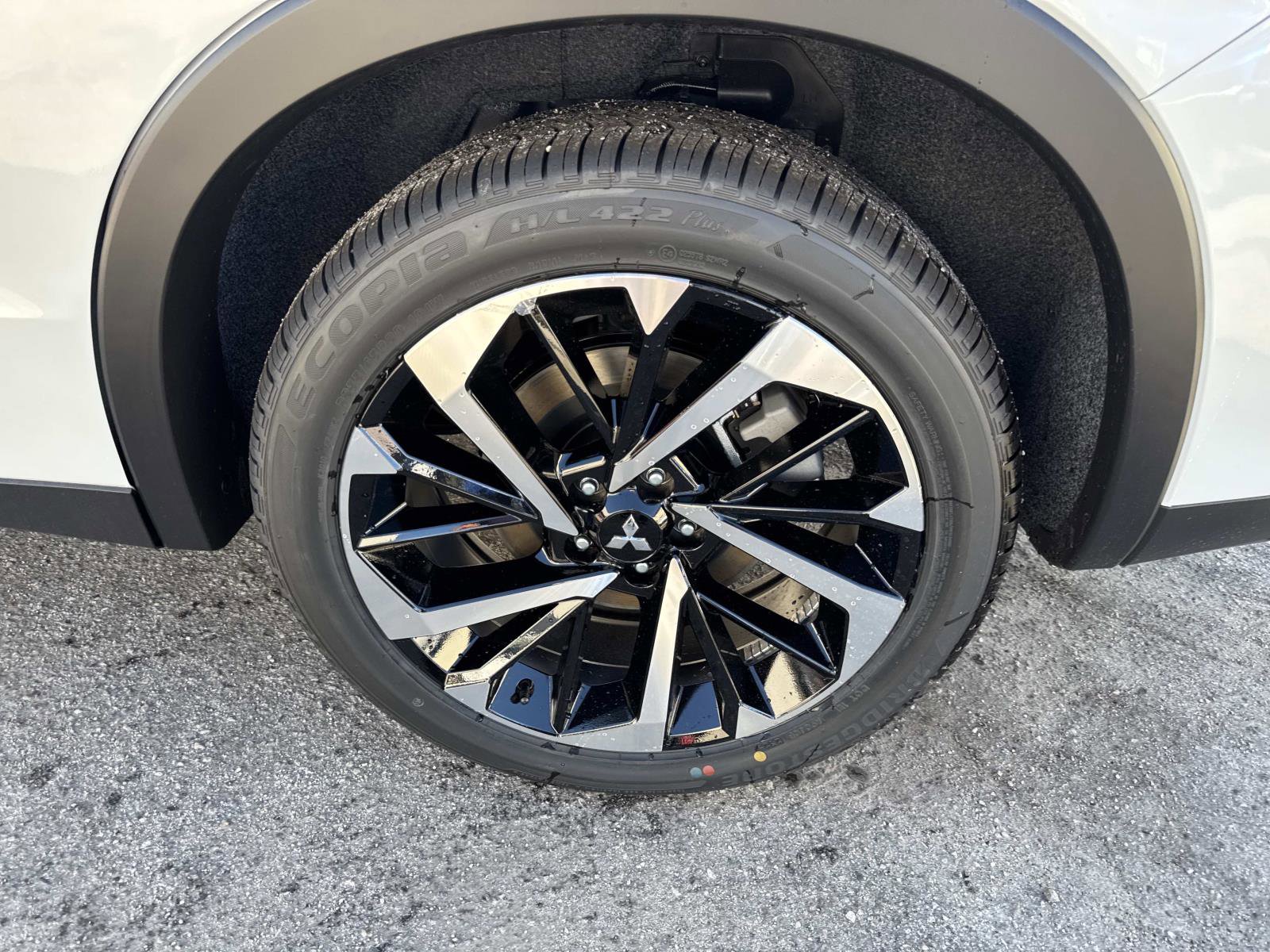 New 2025 Mitsubishi Outlander 4WD Plug-In Hybrid image 8