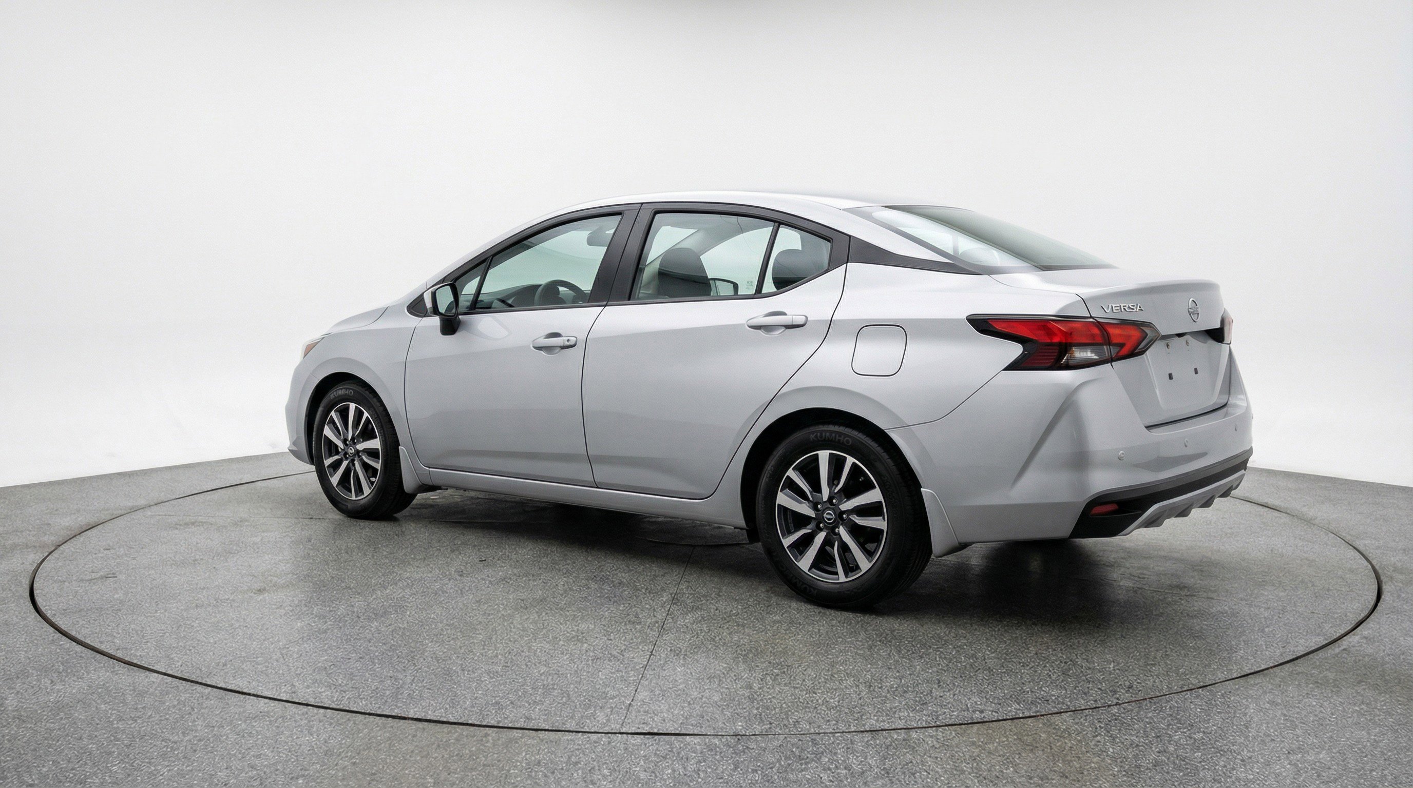 Used 2025 Nissan Versa SV image 6