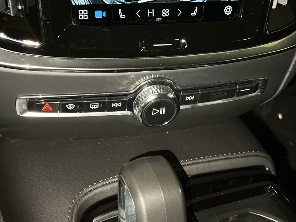 Used 2023 Volvo S60 T8 Plus w/ Protection Package Premier image 27