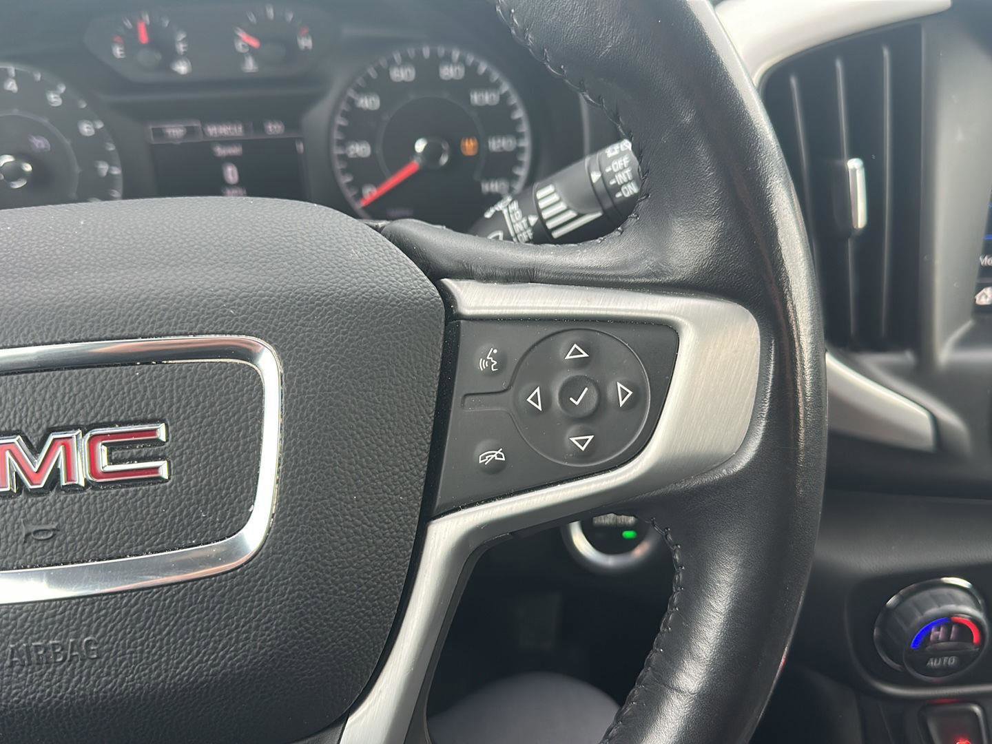 Used 2018 GMC Terrain SLE w/ Driver Convenience Package image 12