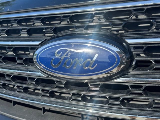 Used 2021 Ford Explorer XLT w/ Equipment Group 202A image 8