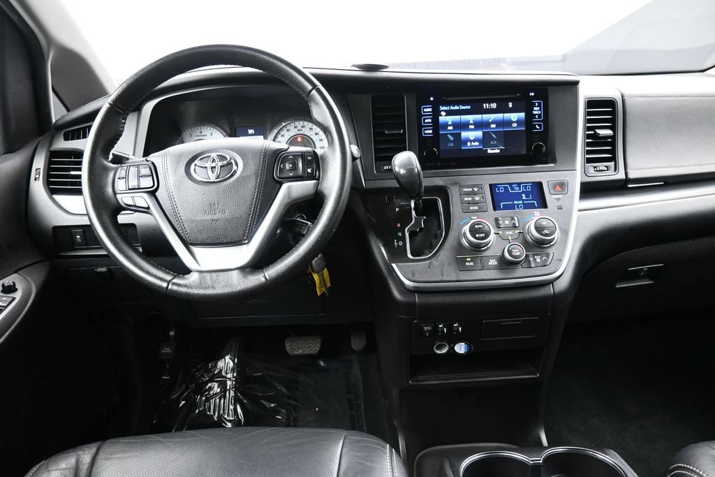 Used 2017 Toyota Sienna SE FWD image 20