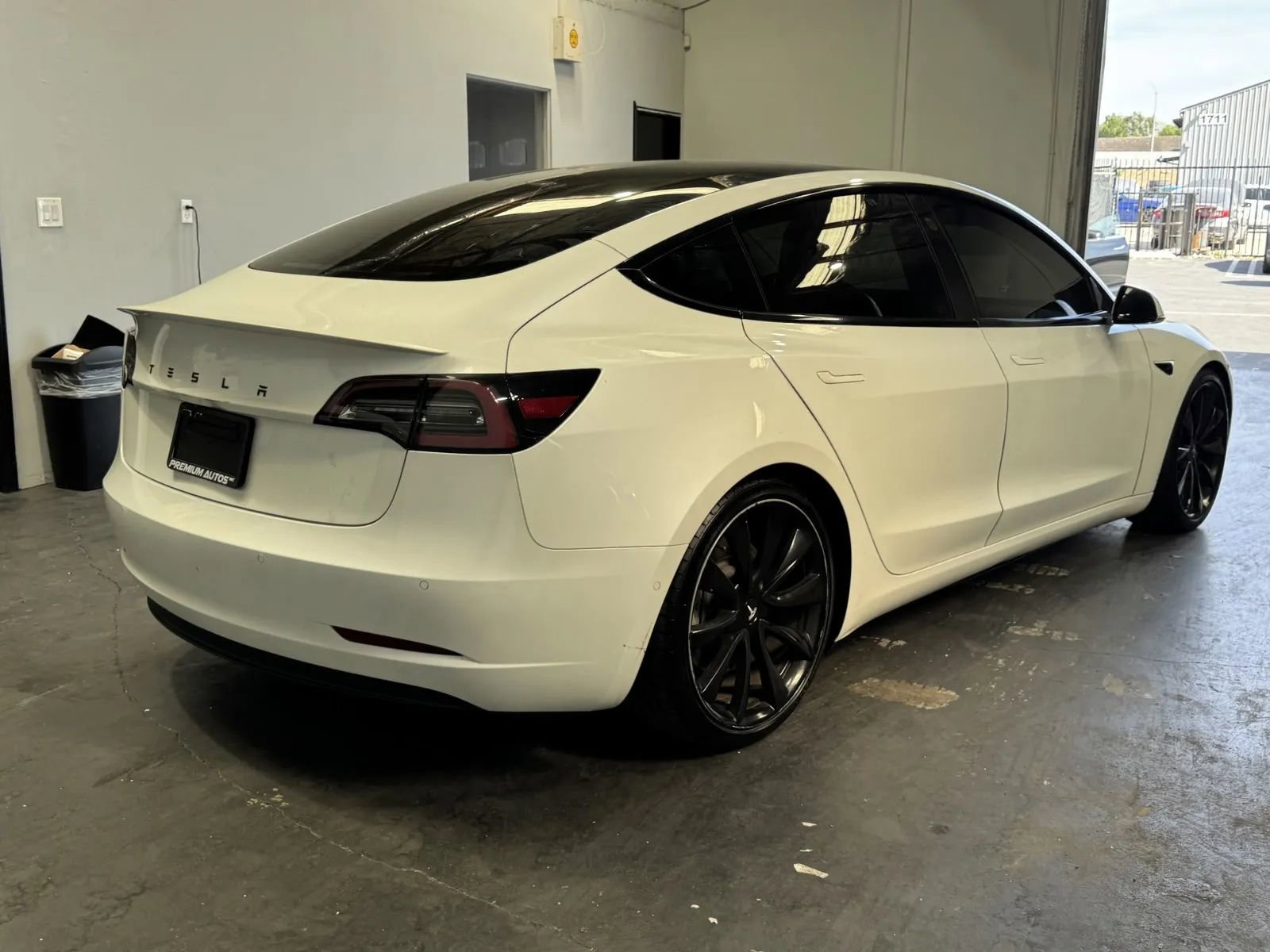 Used 2019 Tesla Model 3 Mid Range image 4