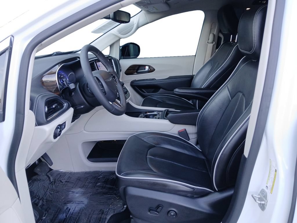 Used 2023 Chrysler Pacifica Limited w/ Uconnect Theater Family Group AWD/4WD image 19