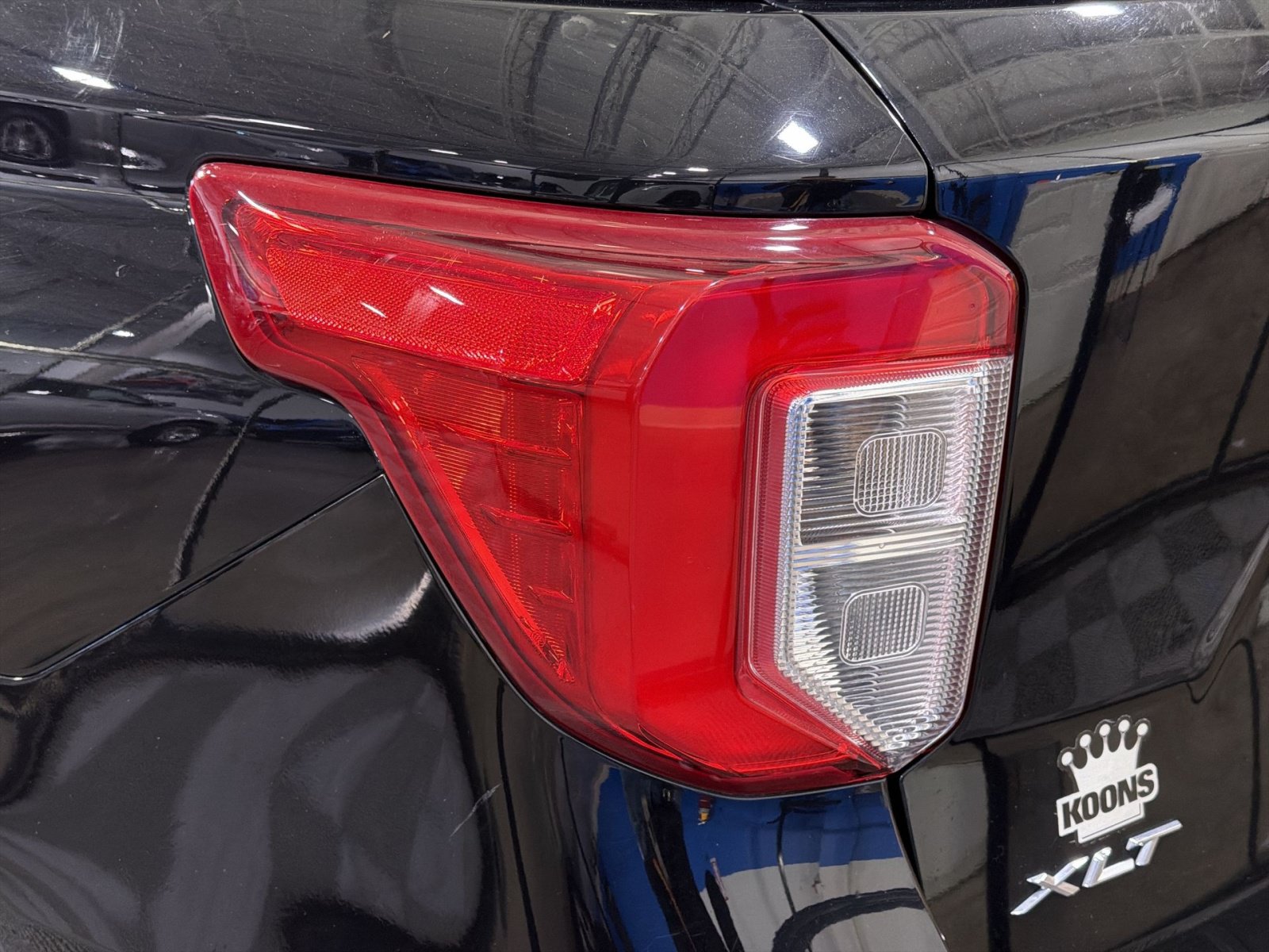 Used 2023 Ford Explorer XLT w/ Equipment Group 202A AWD/4WD image 18