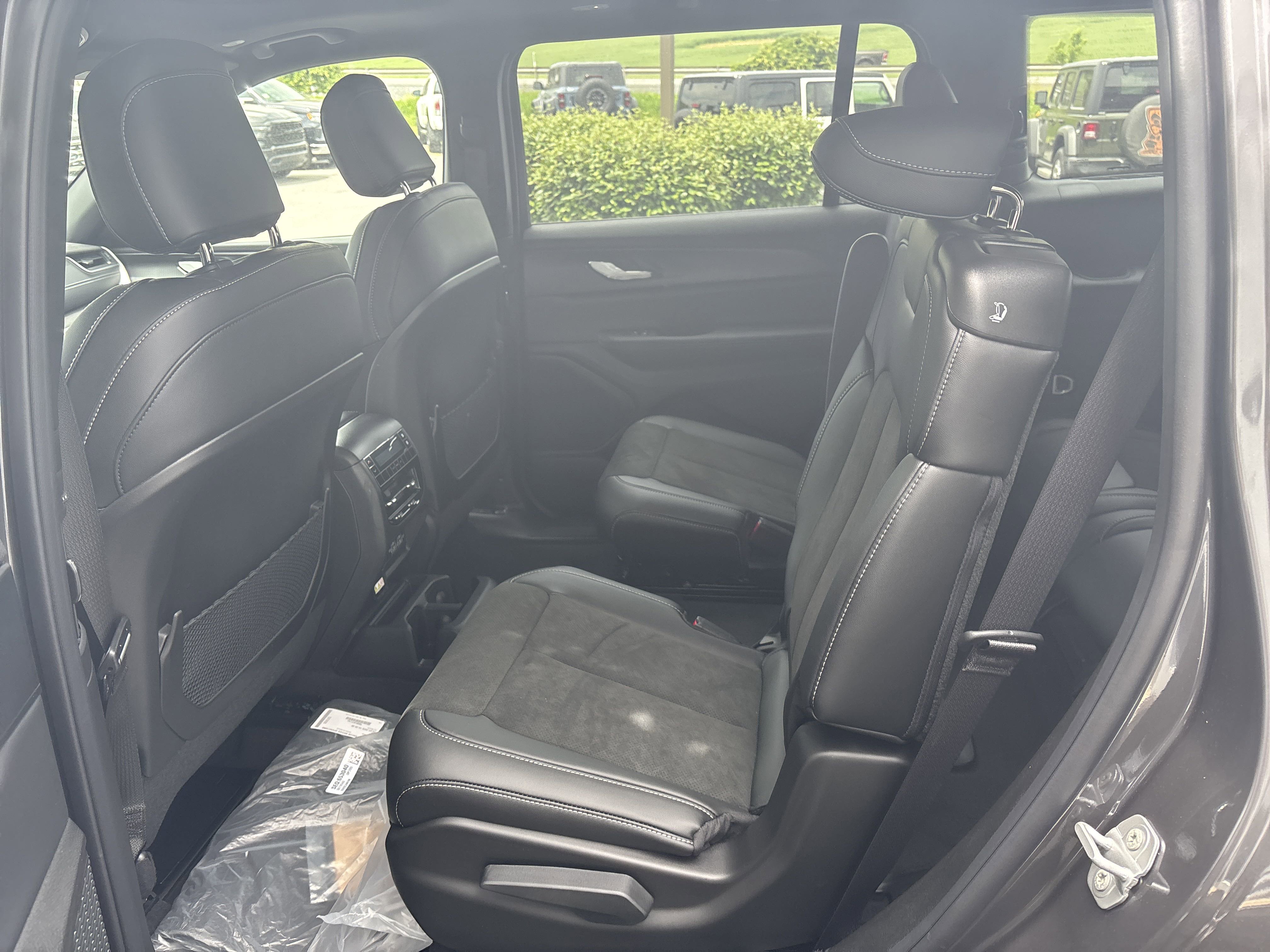 New 2025 Jeep Grand Cherokee L Altitude image 13