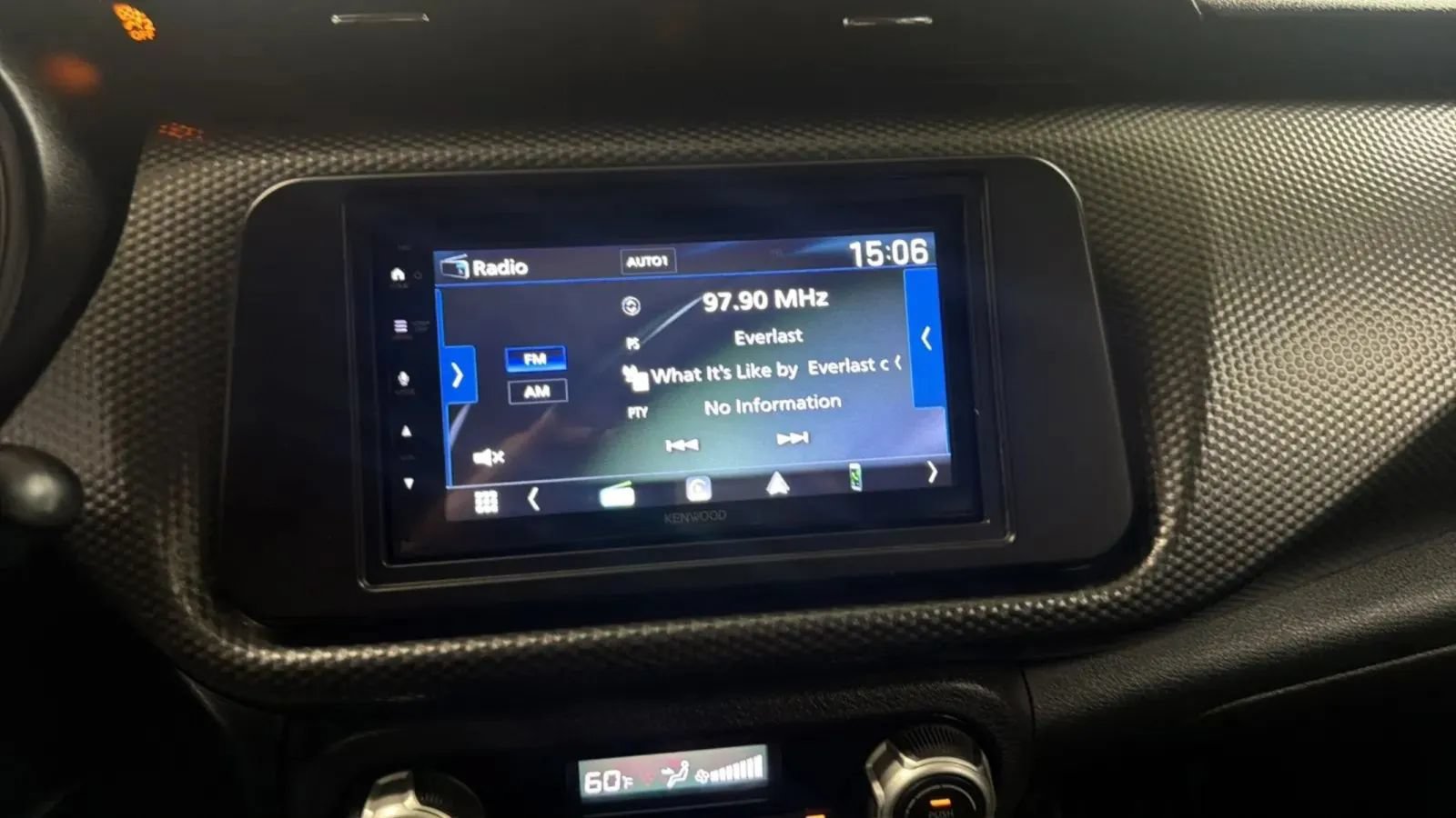Used 2019 Nissan Kicks SV FWD image 13