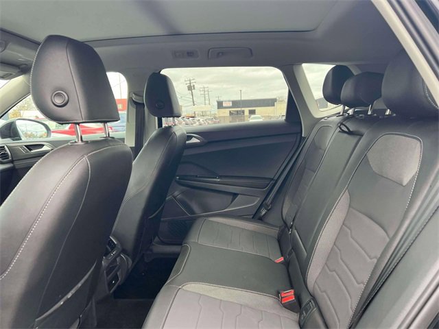 Used 2025 Volkswagen Taos SE image 12