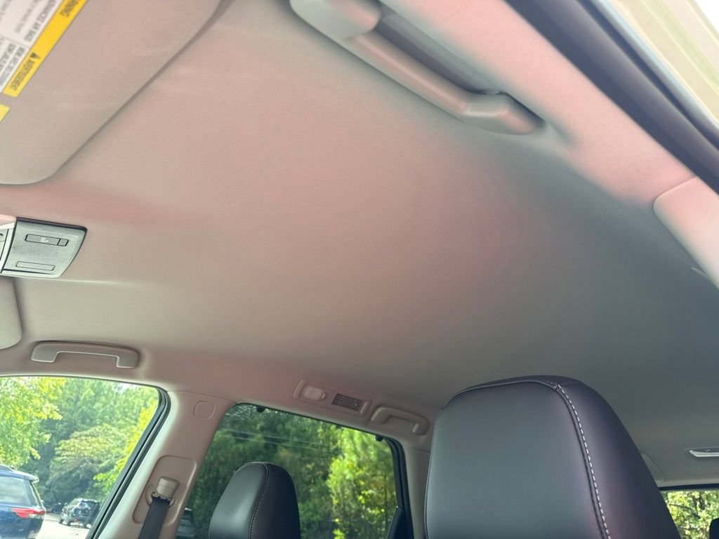Used 2025 Nissan Pathfinder SL w/ Black Appearance Package FWD image 26