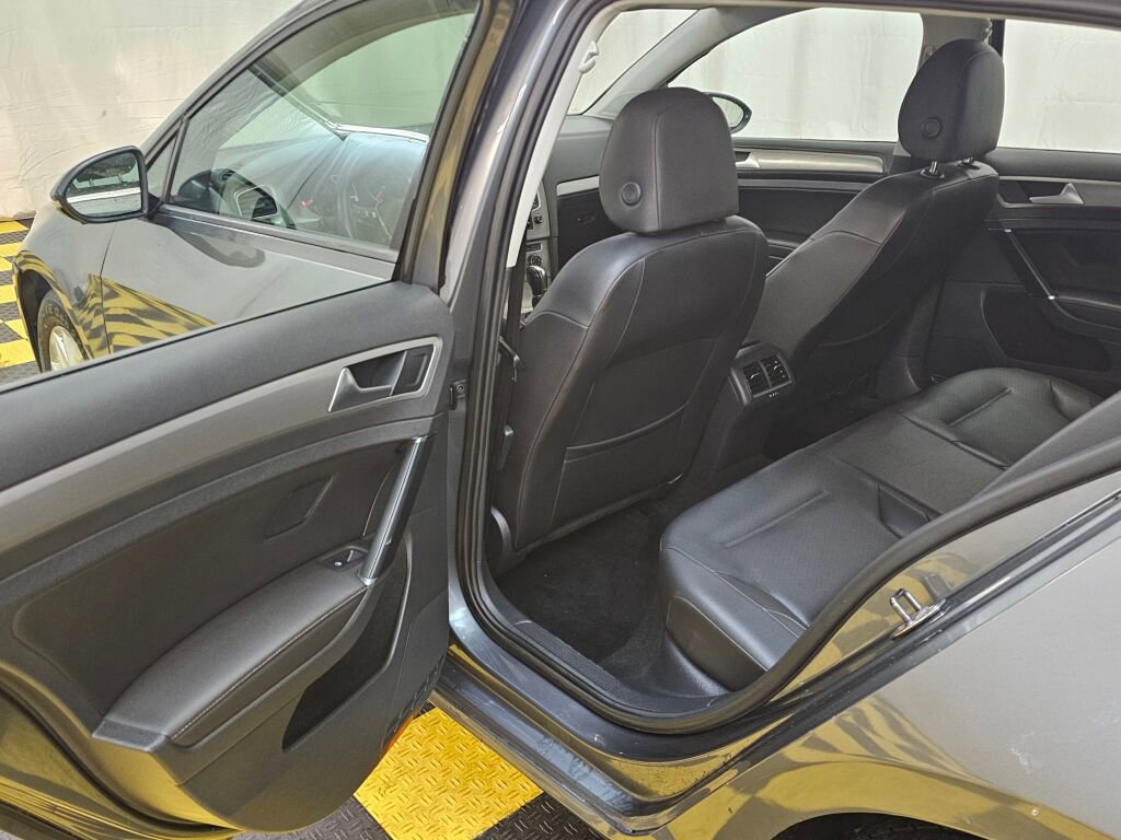 Used 2015 Volkswagen Golf SE FWD image 15