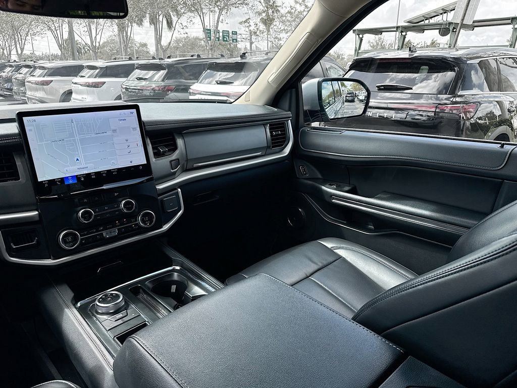 Used 2024 Ford Expedition XLT image 24