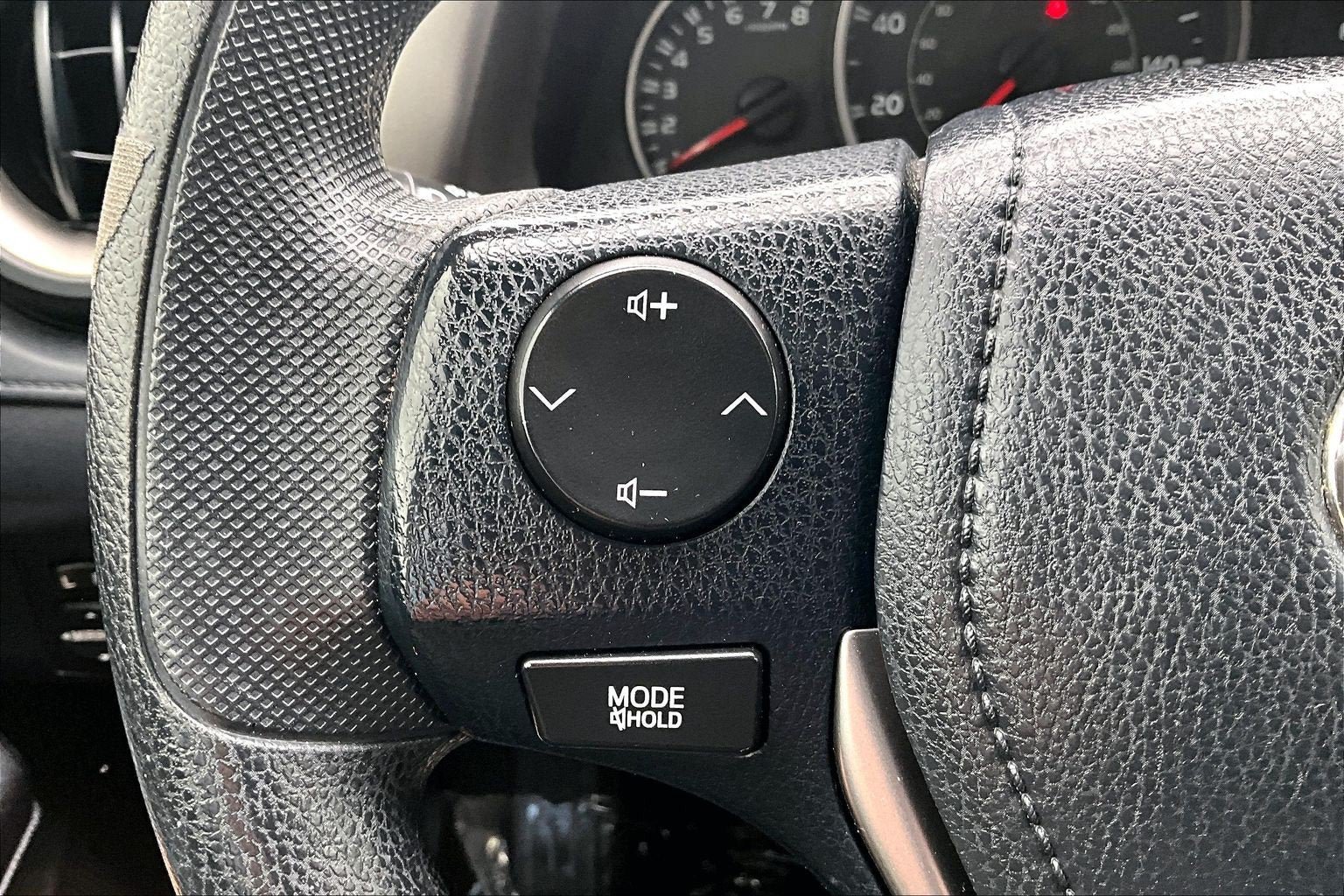 Used 2016 Toyota RAV4 LE AWD/4WD image 17
