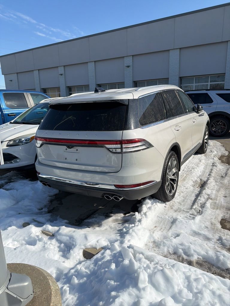 Used 2025 Lincoln Aviator Reserve w/ Illumination Package image 7