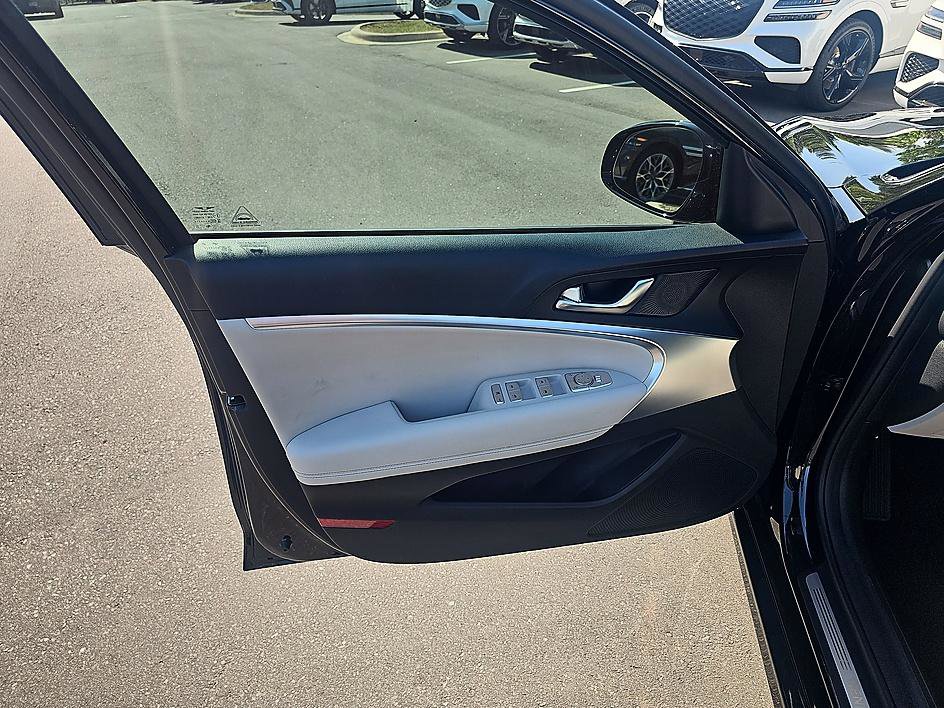 Used 2025 Genesis G70 2.5T RWD image 10