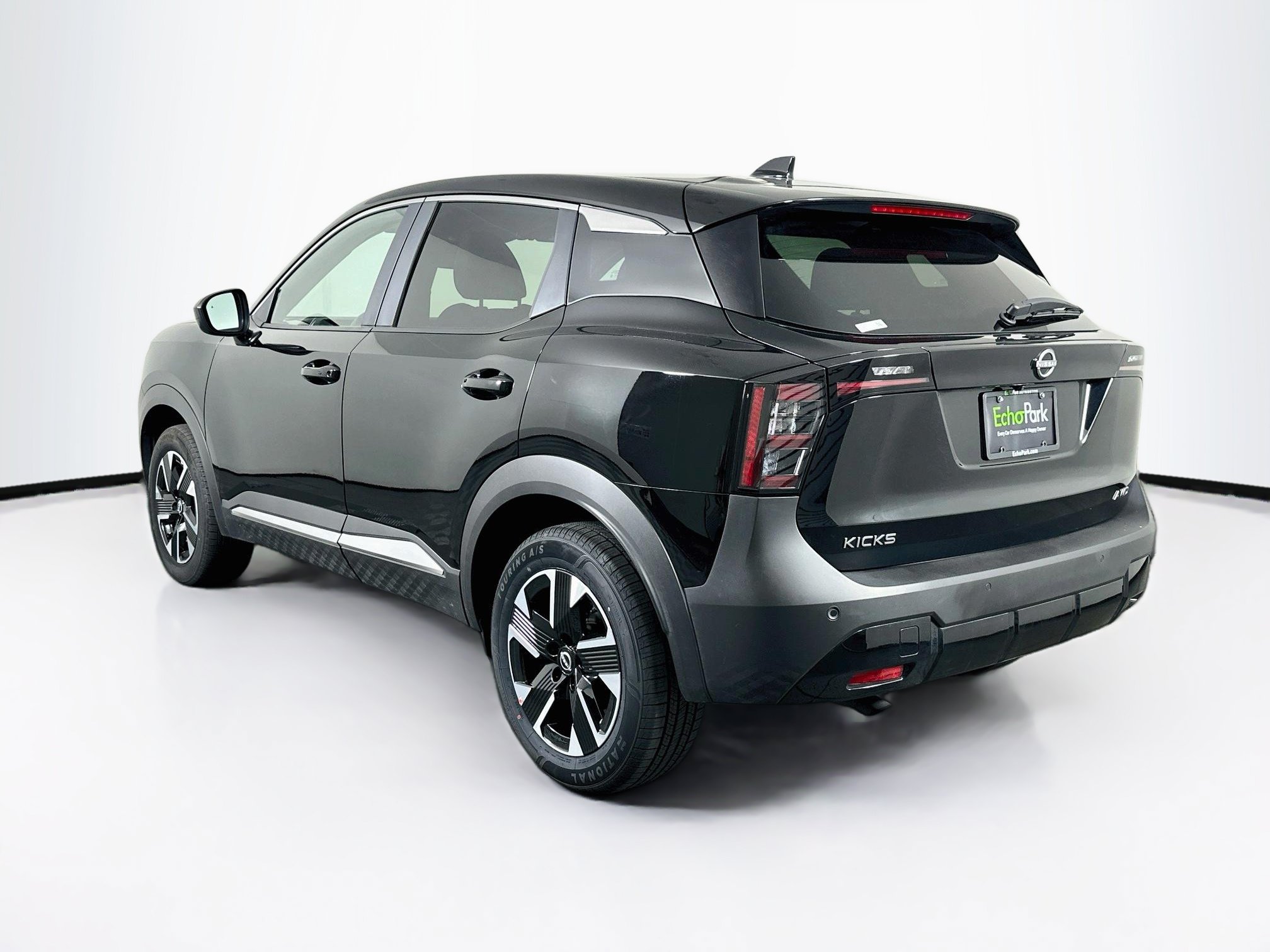 Used 2025 Nissan Kicks SV AWD/4WD image 5