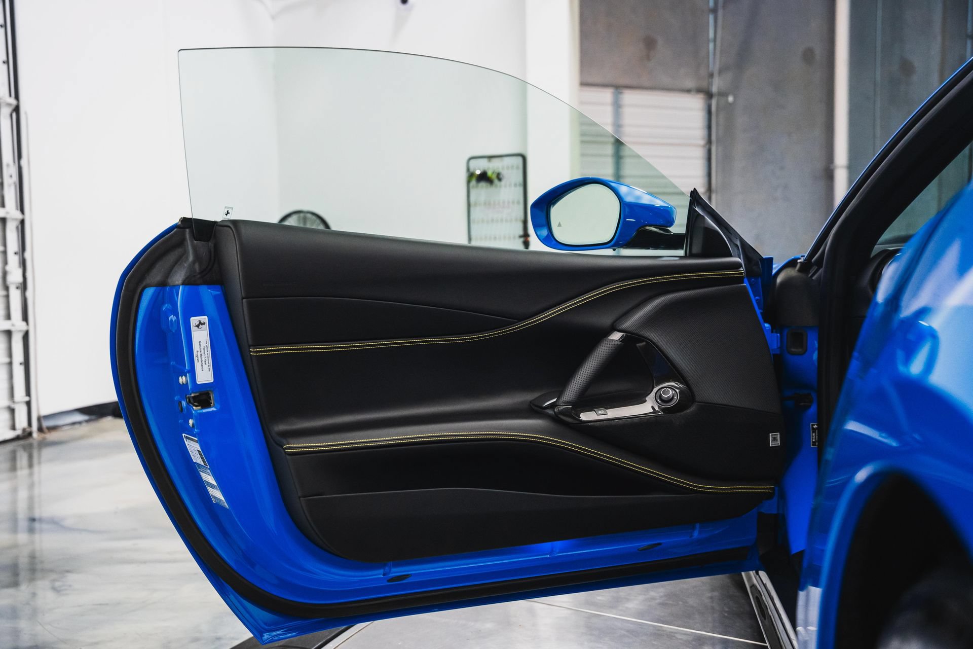 Used 2022 Ferrari 812 GTS RWD image 40
