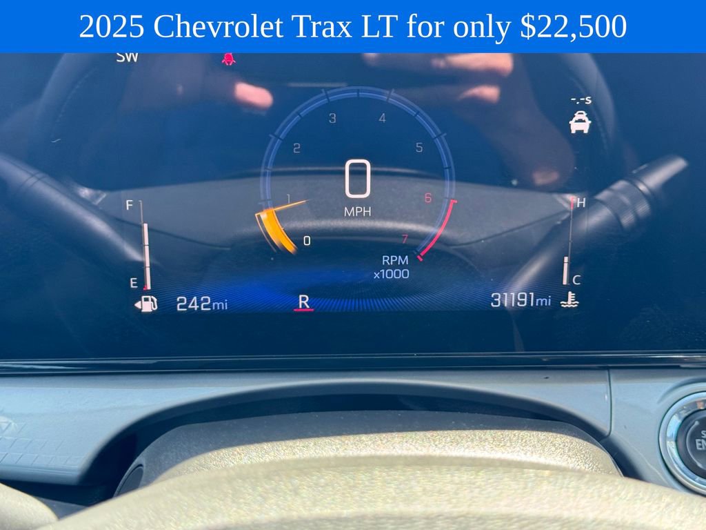 Used 2025 Chevrolet Trax LT FWD image 21