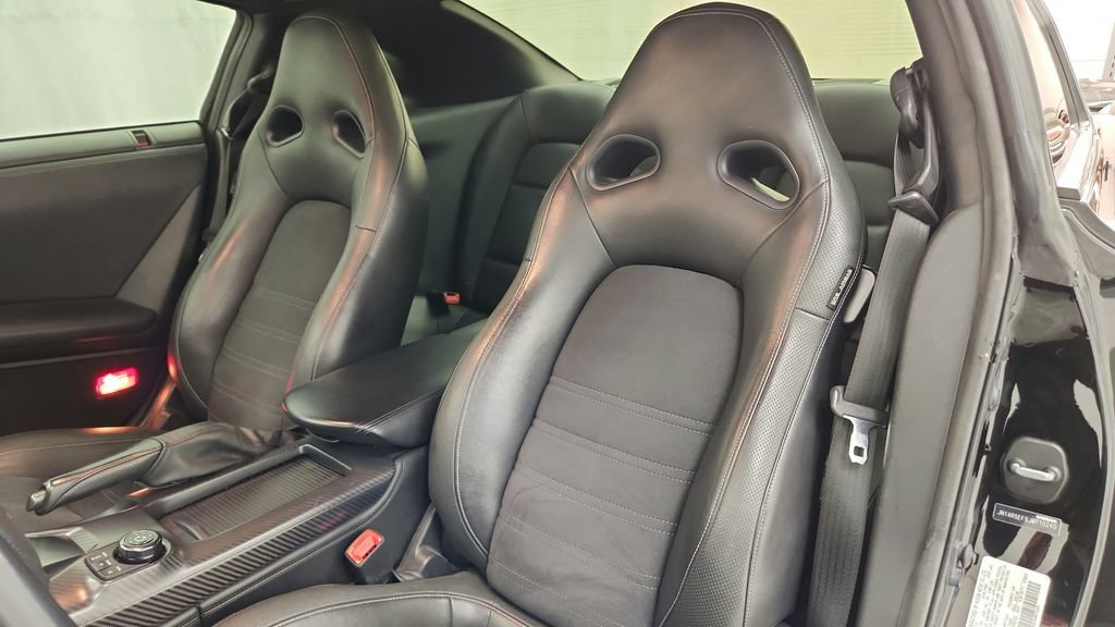 Used 2018 Nissan GT-R Premium AWD/4WD image 32