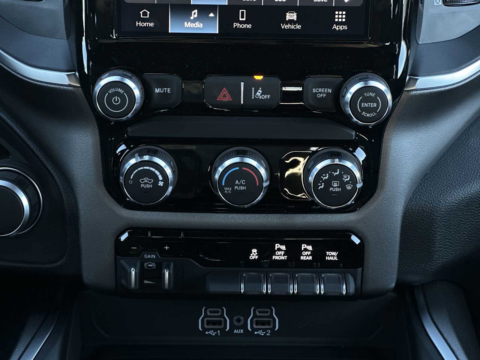 New 2026 RAM 1500 Big Horn AWD/4WD image 16