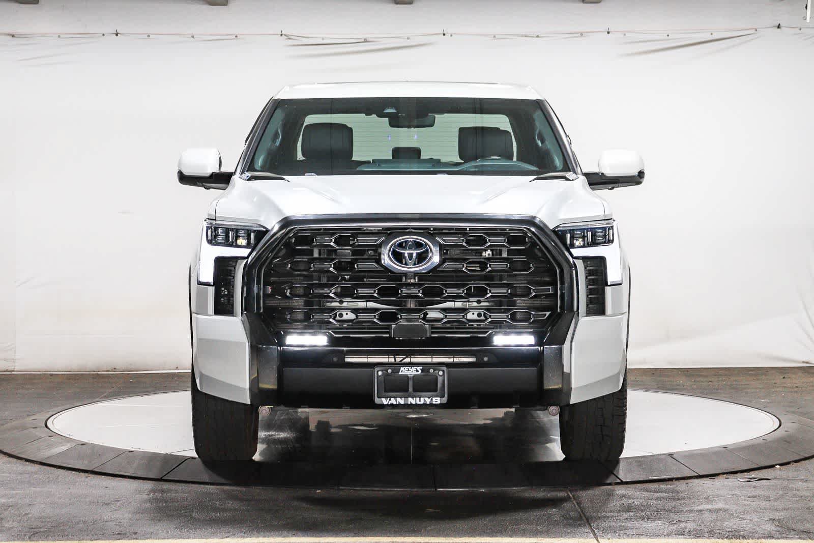 Used 2024 Toyota Tundra Platinum AWD/4WD image 2