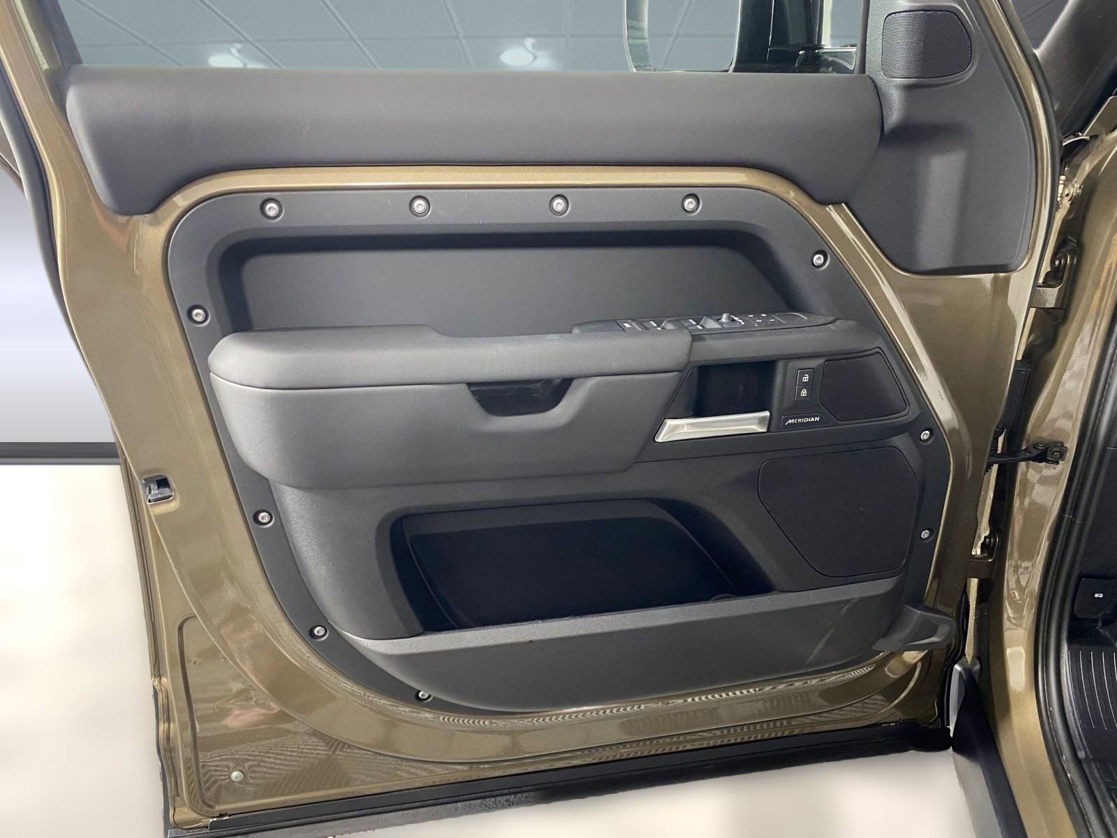 Used 2025 Land Rover Defender 110 S image 22