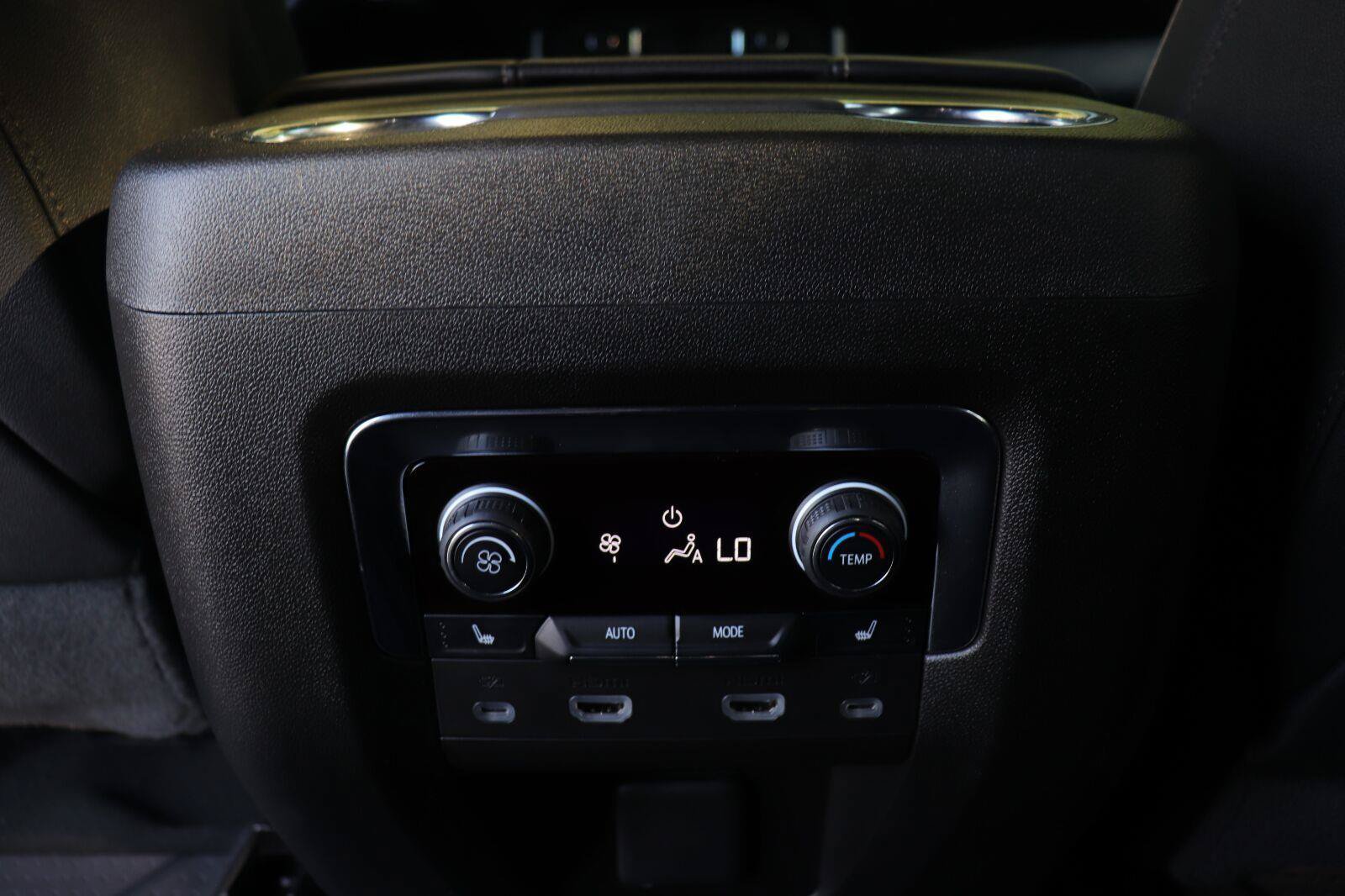 Used 2024 Chevrolet Tahoe Premier w/ Advanced Technology Package AWD/4WD image 25