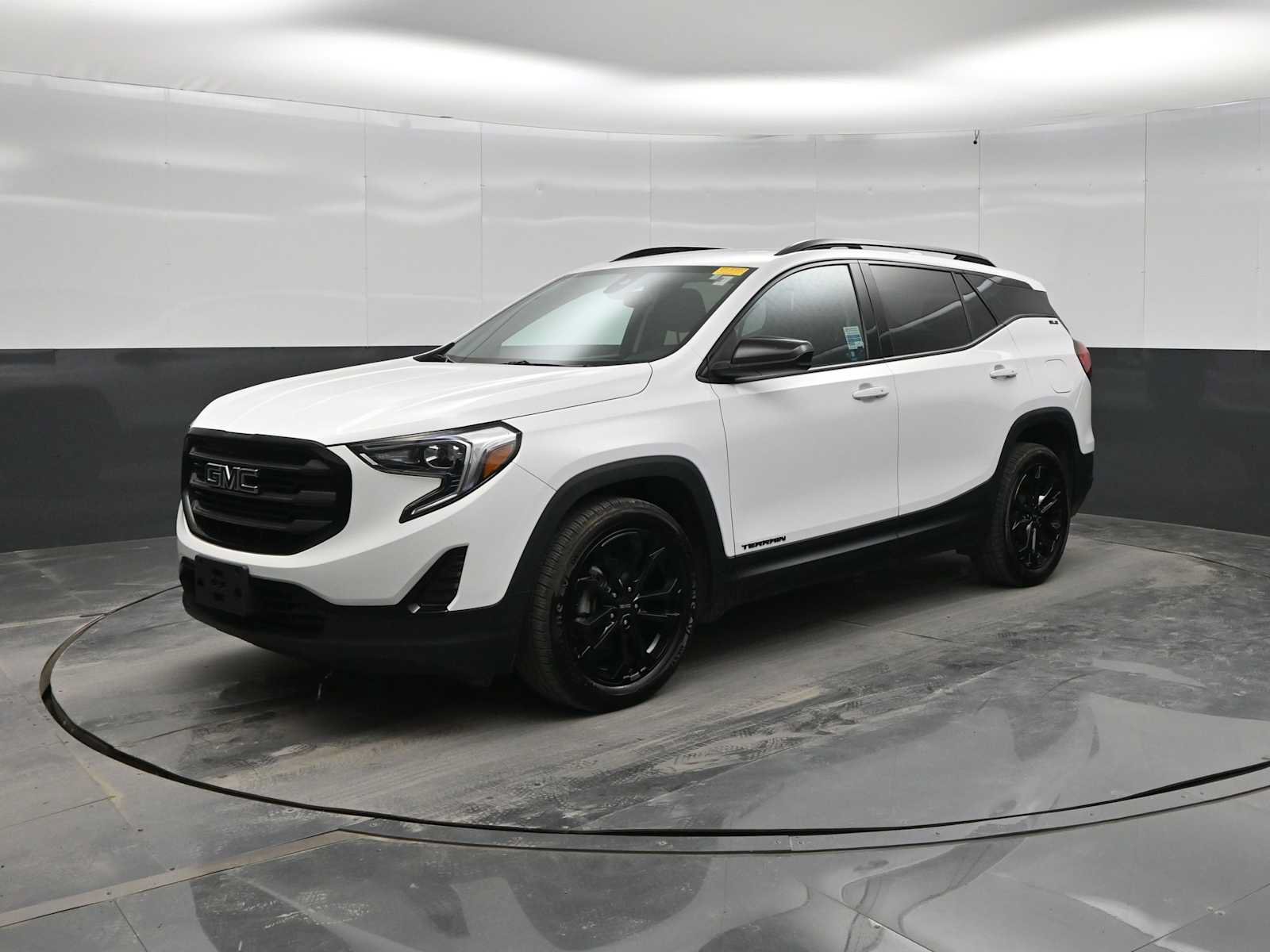 Used 2021 GMC Terrain SLE w/ Driver Convenience Package FWD image 4
