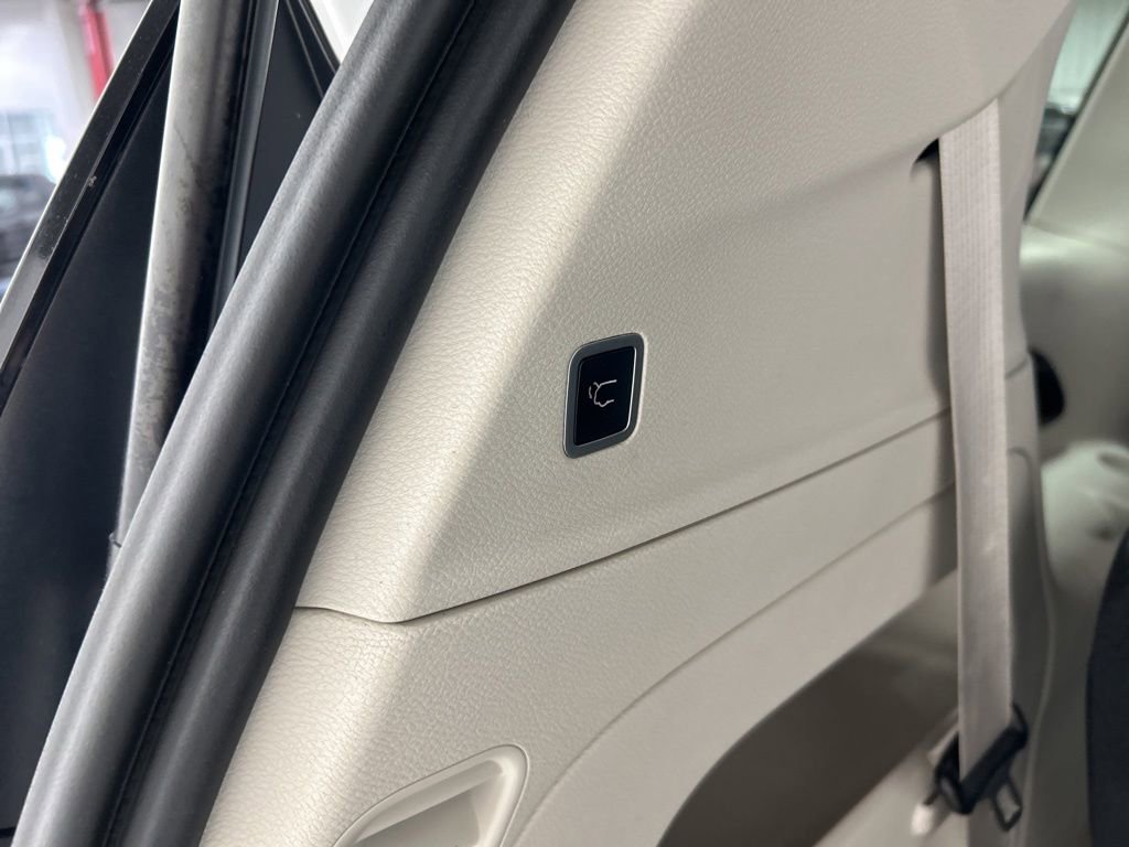 Used 2018 Chrysler Pacifica Touring-L FWD image 30