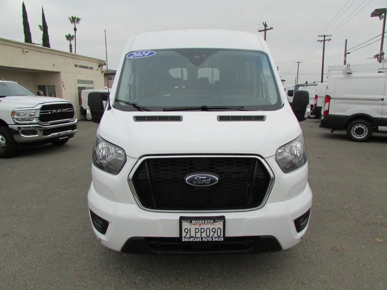 Used 2024 Ford Transit 350 XLT image 3