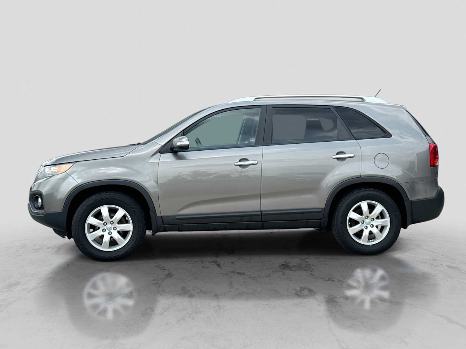 Used 2013 Kia Sorento LX w/ Convenience Pkg FWD image 3