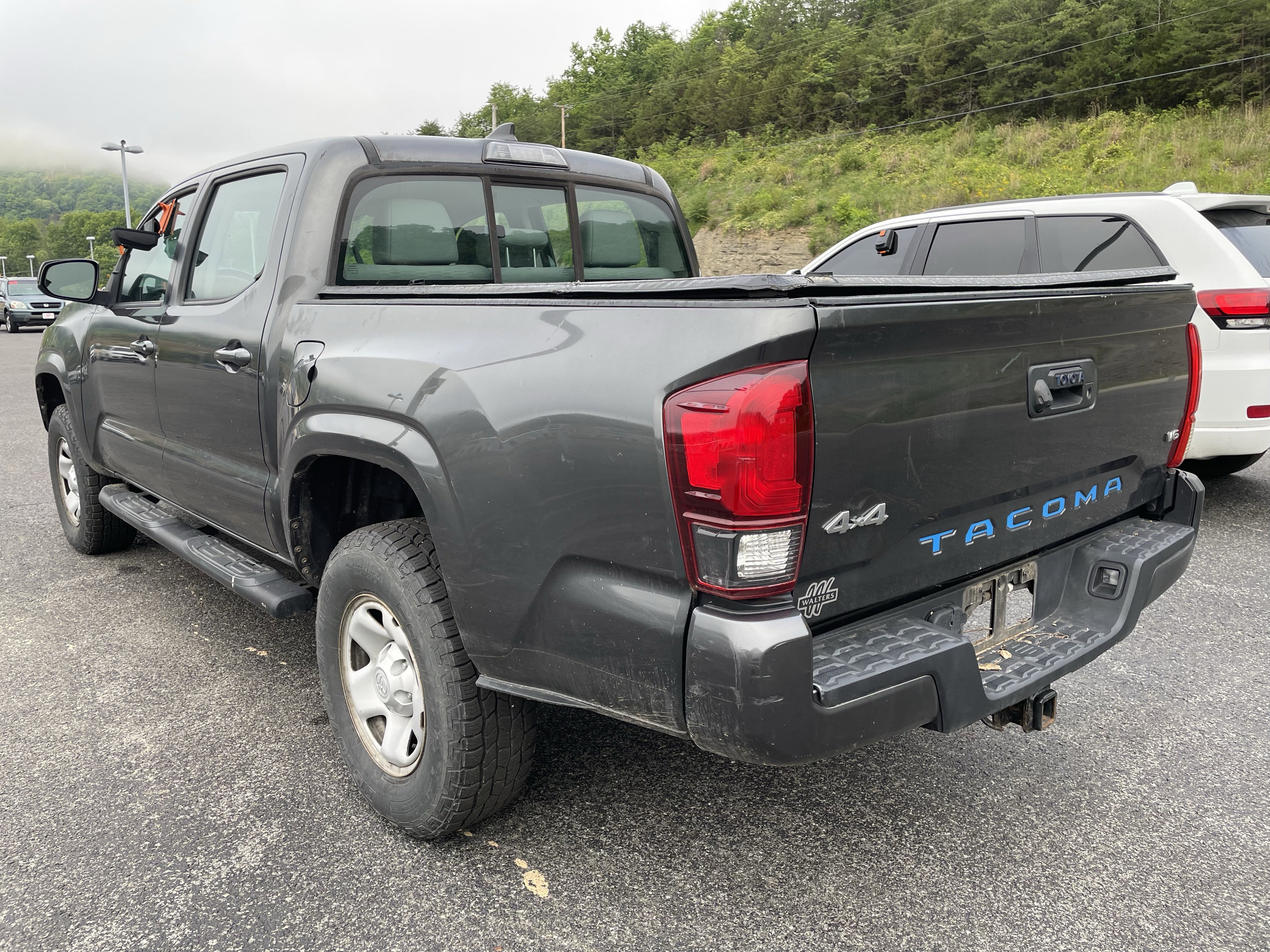 Used 2018 Toyota Tacoma SR w/ SR Convenience Package AWD/4WD image 4
