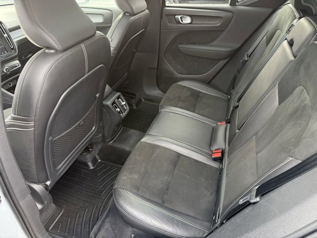 Used 2020 Volvo XC40 T5 R-Design image 12