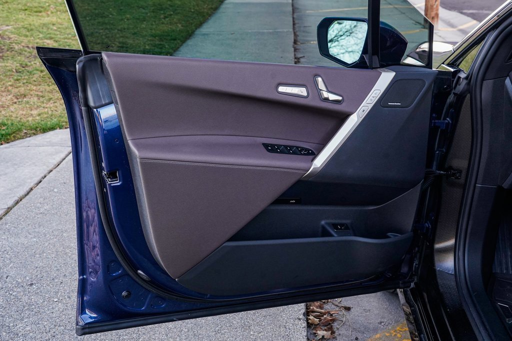 Used 2024 BMW iX xDrive50 w/ Premium Package image 8