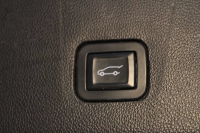 Used 2019 Chevrolet Traverse LT w/ LPO, Blackout Package AWD/4WD image 17