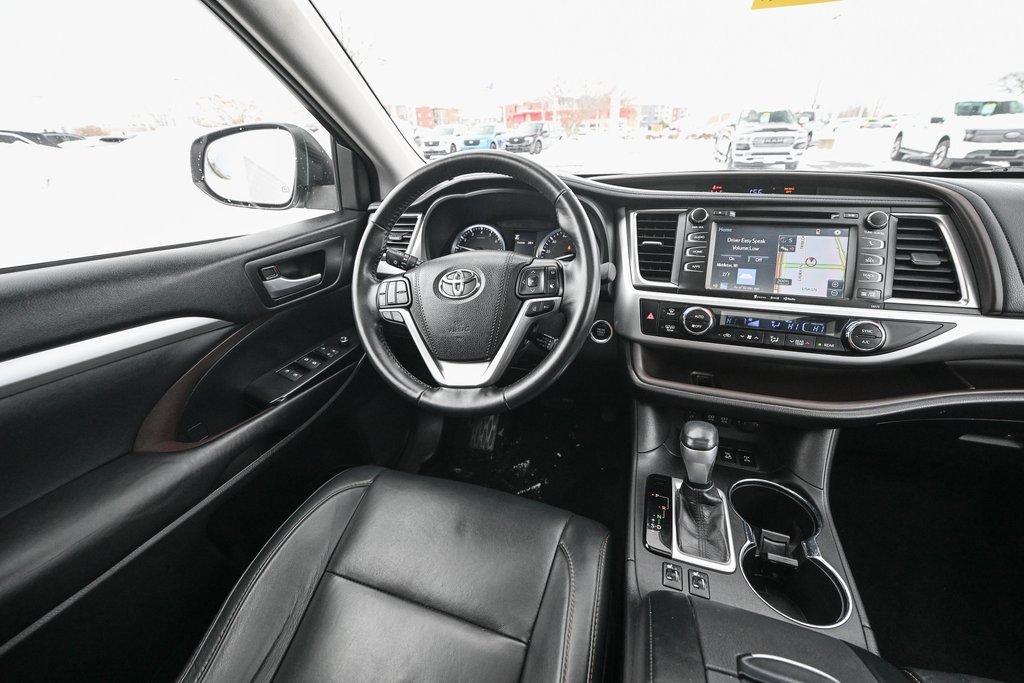 Used 2017 Toyota Highlander XLE image 32
