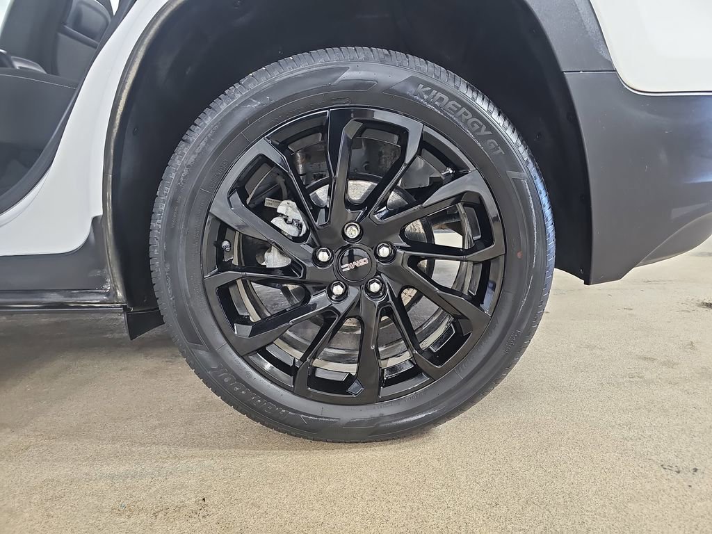 Certified 2023 GMC Terrain SLE w/ Driver Convenience Package image 38