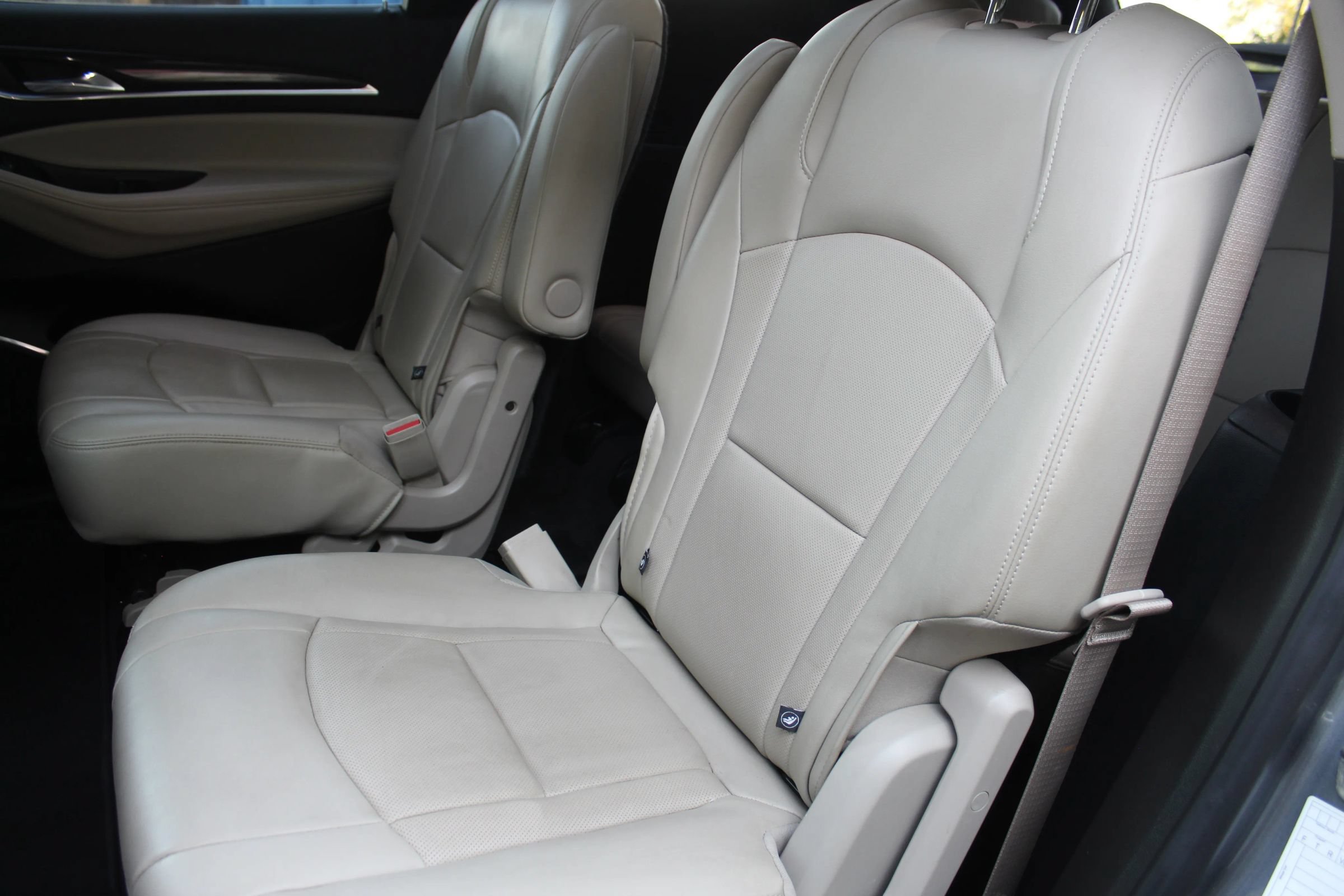Used 2019 Buick Enclave Essence AWD/4WD image 13