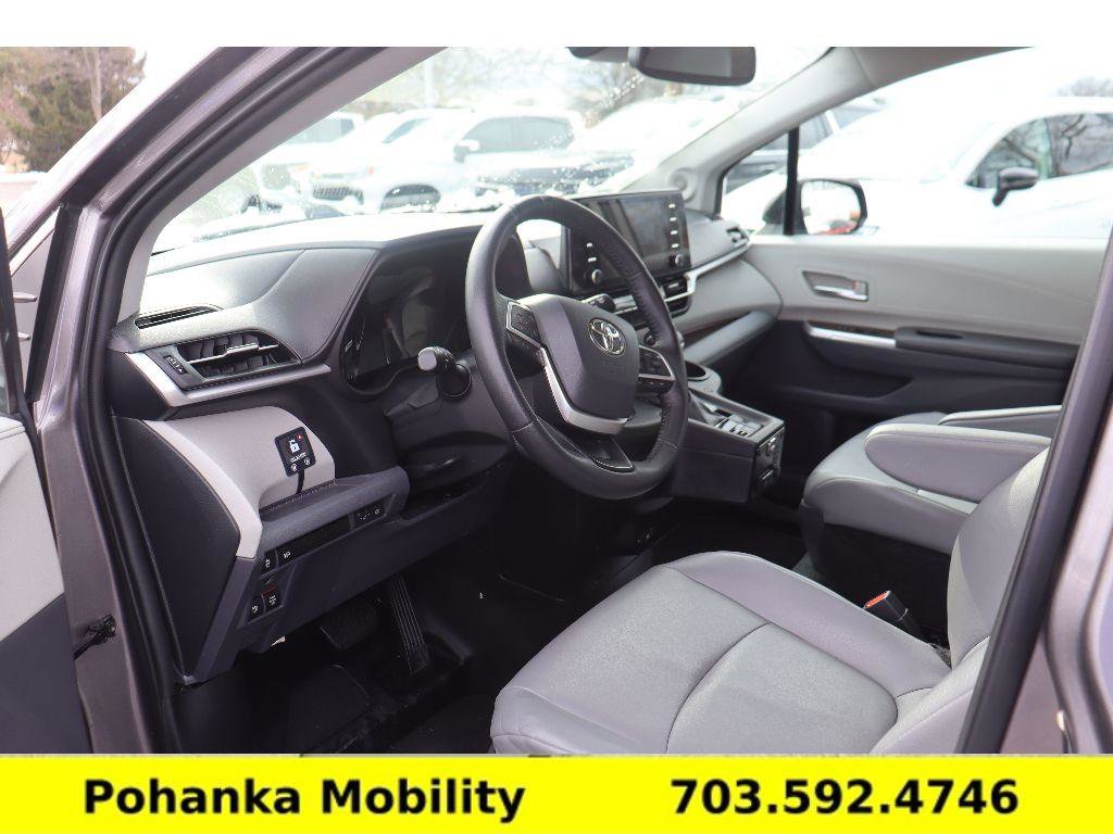 Used 2021 Toyota Sienna XLE w/ XLE Plus Package image 22