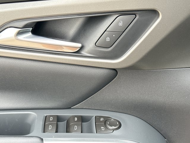 New 2027 Chevrolet Traverse LT w/ Sun and Wheel Package FWD image 18