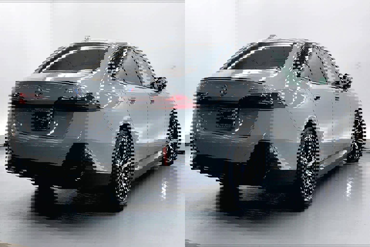 Used 2024 BMW i5 M60 w/ Premium Package image 4