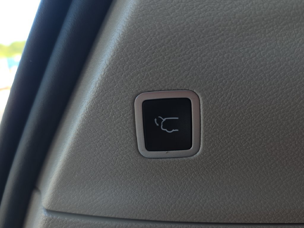 Used 2024 Chrysler Pacifica Touring-L FWD image 32
