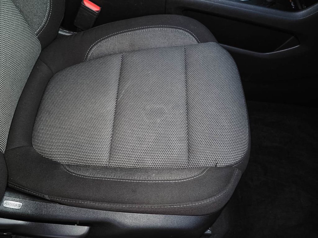 Used 2023 Chevrolet Traverse LT image 18