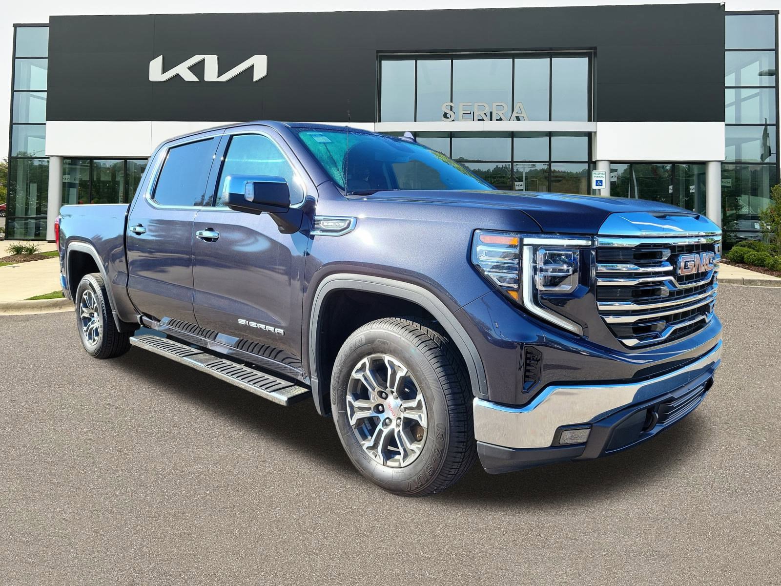 Used 2025 GMC Sierra 1500 SLT image 1