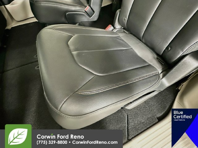 Used 2017 Chrysler Pacifica Touring-L FWD image 24