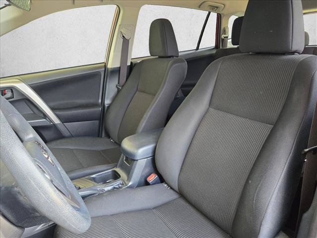 Used 2018 Toyota RAV4 LE FWD image 10