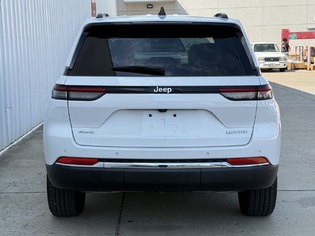 Used 2024 Jeep Grand Cherokee Limited AWD/4WD image 5